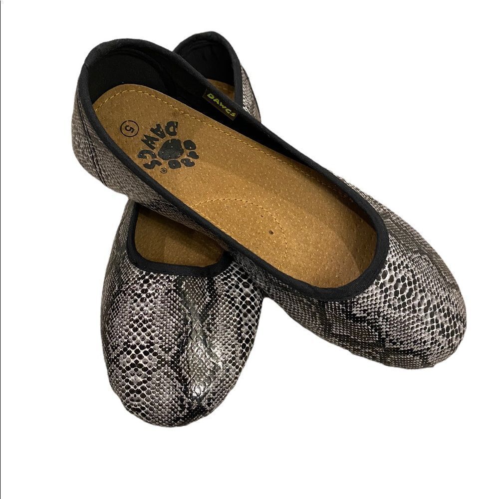 Dawgs Womens Ballet Flats Black Gray Snake Size 5